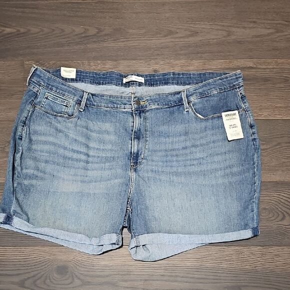 Signature by Levi Strauss Women's Classic Blue Jean Shorts - Picture 4 of 4